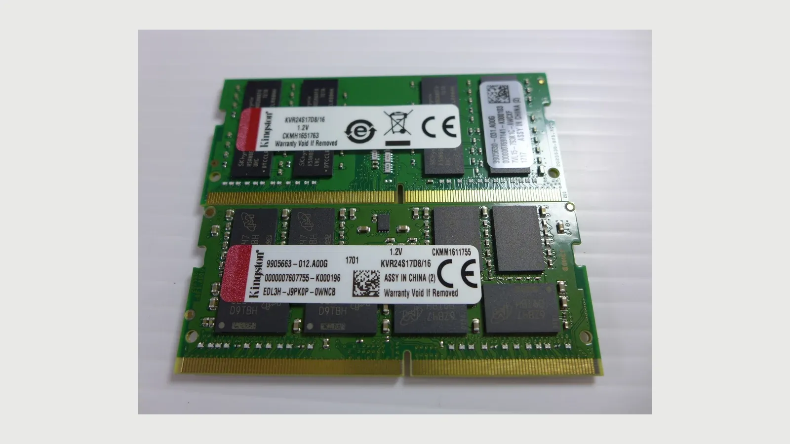 Dos módulos DDR4 SO-DIMM de referencia para explicar la ampliación a doble canal