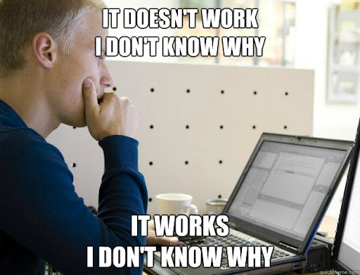 Desarrollador trabajando en múltiples proyectos